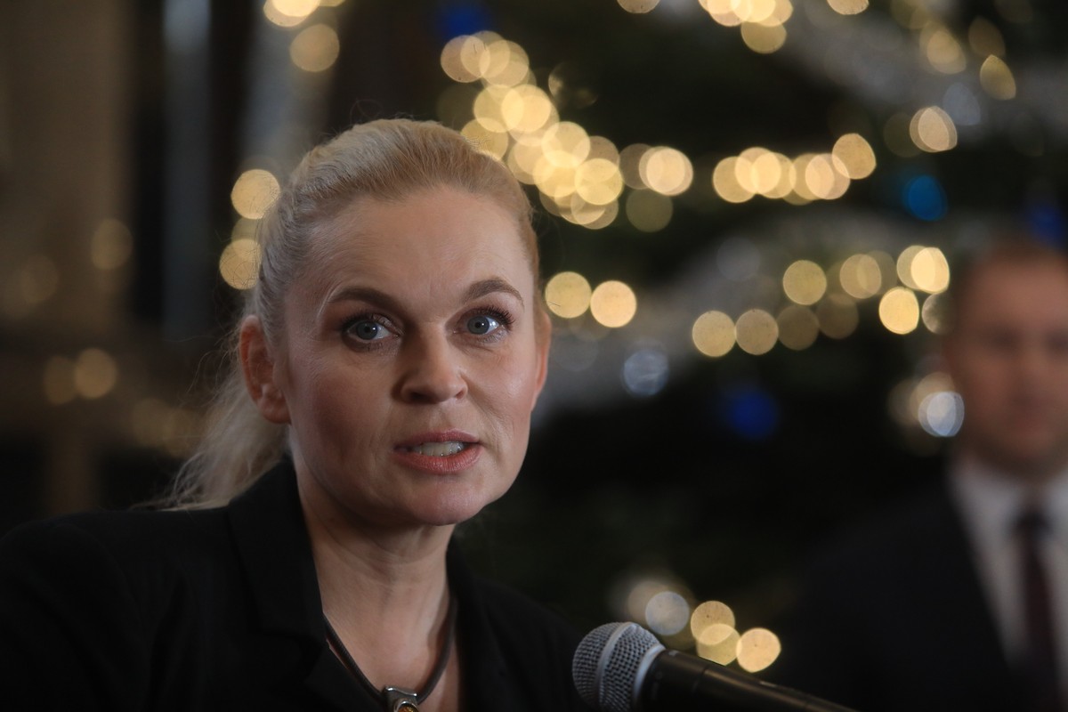 "Może się zdarzyć, że podwyżki wynagrodzeń nauczycieli nie będą, jak zakładaliśmy, od marca, lecz dopiero od kwietnia z wyrównaniem od stycznia": Ministra Edukacji Barbara Nowacka