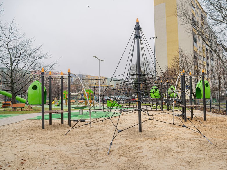 Jest wyjątkowy. Nowy plac zabaw na Bielanach w Warszawie otwarty