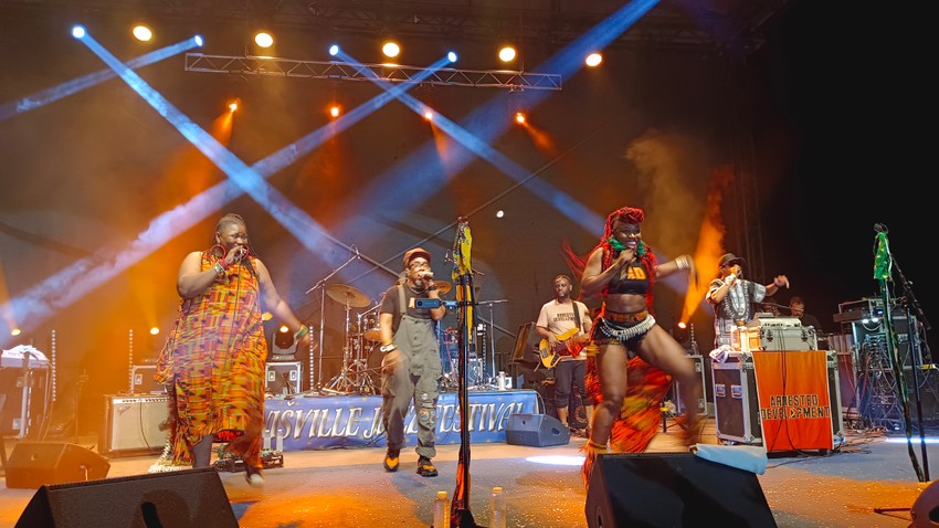 Arrested development nastupio na Nisvilu