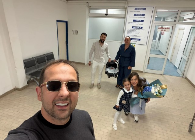 Emir Habibović izveo ženu iz porodilišta