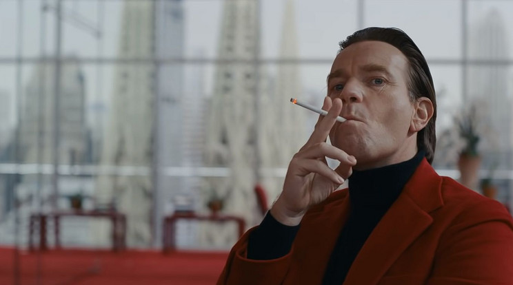 A 70-es évek legendás divattervezőjét, Halstont a sokak által a Star Warsból ismert Ewan McGregor alakítja nagyszerűen / Fotó: Netflix