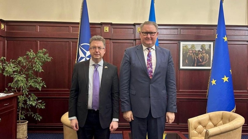 Taras Kačka (desno) sastao se u decembru 2025. u Kijevu sa srpskim ambasadorom Andonom Sapundžijem | Foto: Ministarstvo spoljnih poslova Srbije