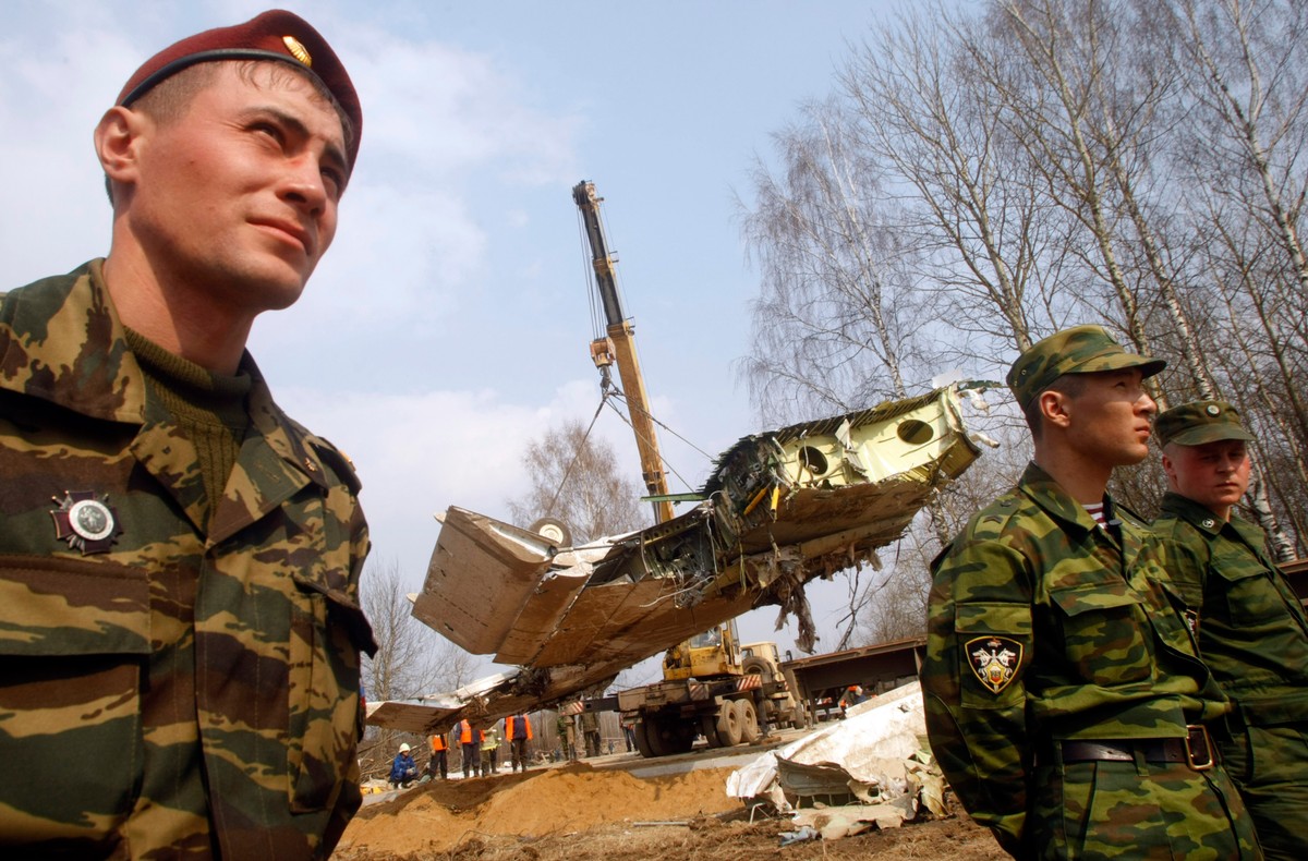 wrak tupolew samolot smoleńsk tu-154 tu-154m