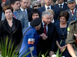 Powstańcy nie chcieli polityków, ale ci będą