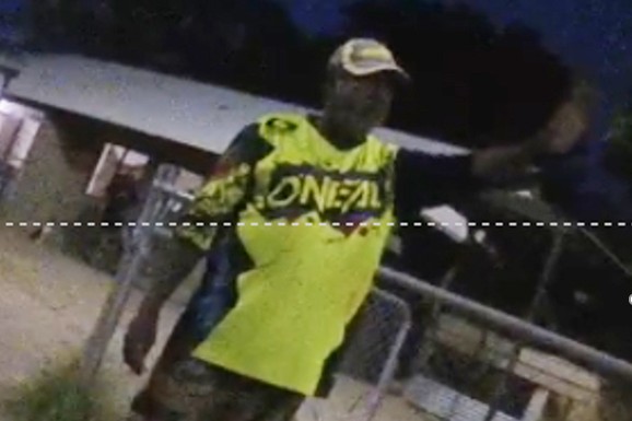 (VIDEO) BESNA GOMILA PRETUKLA UBICU DEVOJČICE (5) Uzeli pravdu u svoje ruke, palili vatru, potukli se s policijom