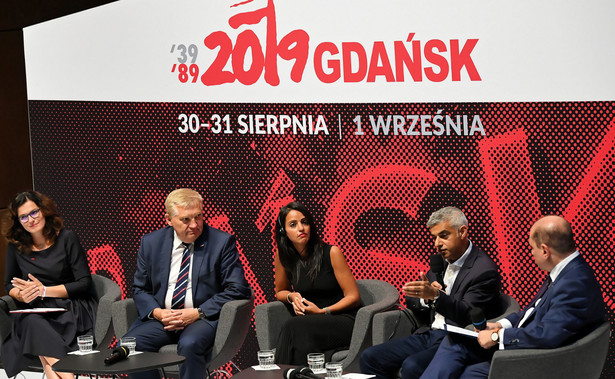 Prezydent Gdańska przeprasza za wpadkę. Nazwała zagranicznych uczestników debaty "egzotycznymi gośćmi"