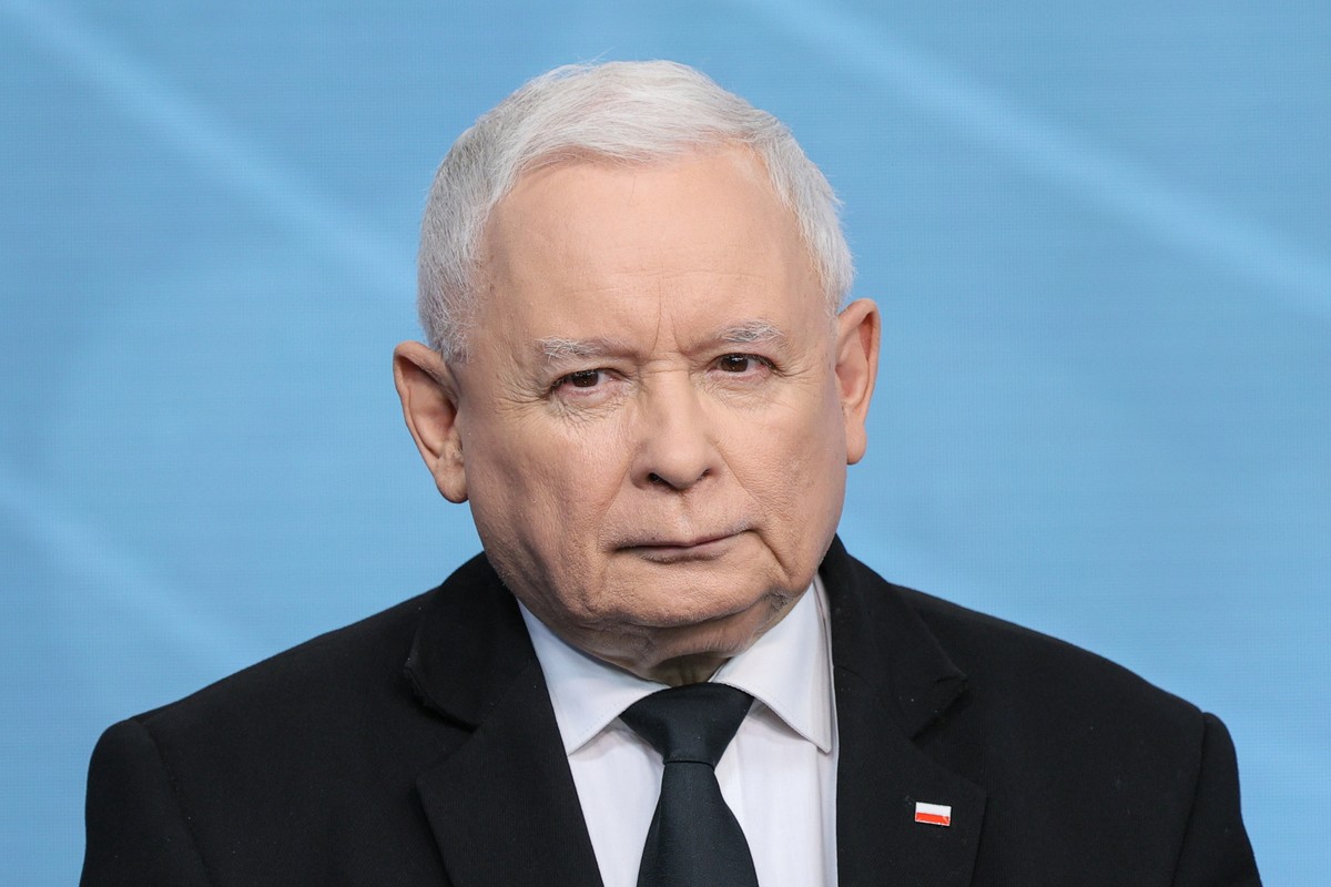 Prezes PiS Jarosław Kaczyński podczas oświadczenia dla mediów w siedzibie Prawa i Sprawiedliwości przy ul. Nowogrodzkiej w Warszawie, spotkanie dotyczyło bezpieczeństwa w kraju