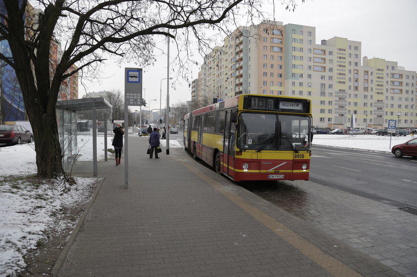 Nowa zatoczka autobusowa przy skrzyżowaniu Szybowcowej i Bajana we Wrocławiu