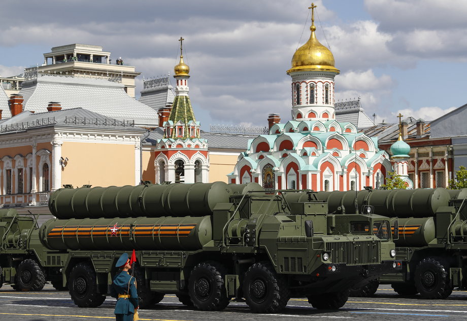 Na placu Czerwonym pokazano m.in. rosyjskie przeciwlotnicze systemy rakietowe S-400.