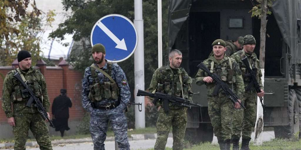 Zaatakowali parlament. Wybuchła bomba