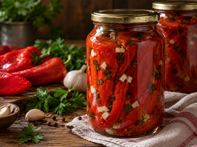 Stari mađarski recept za paprike u tegli: Nema pečenja satima, a ukus je spektakl