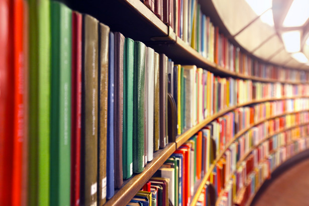 Dane o korzystaniu z bilbliotek: nieiwelki spadek wypożyczających, ale są i pozytywy