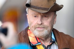 Żona Daniela Olbrychskiego kandyduje do PE. 'Będę księciem małżonkiem' [WIDEO]