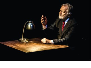 Andrzej Seweryn w „Ostatniej taśmie” Becketta rysuje delikatną kreską