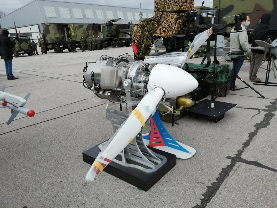 Turboelisni motor TPE-200