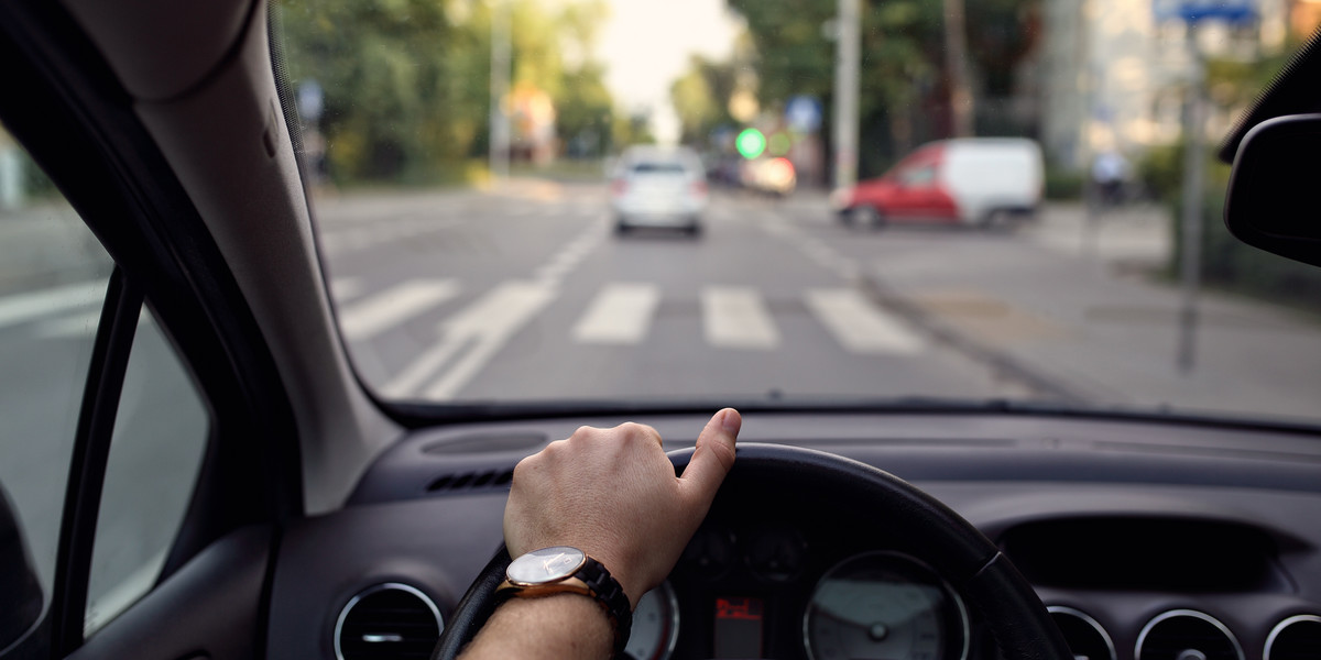 Pedestrian crossing from the driver's eyes