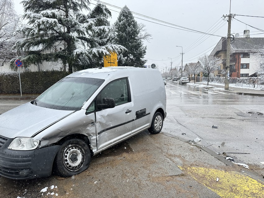 Vozilo nakon saobraćajne nesreće 