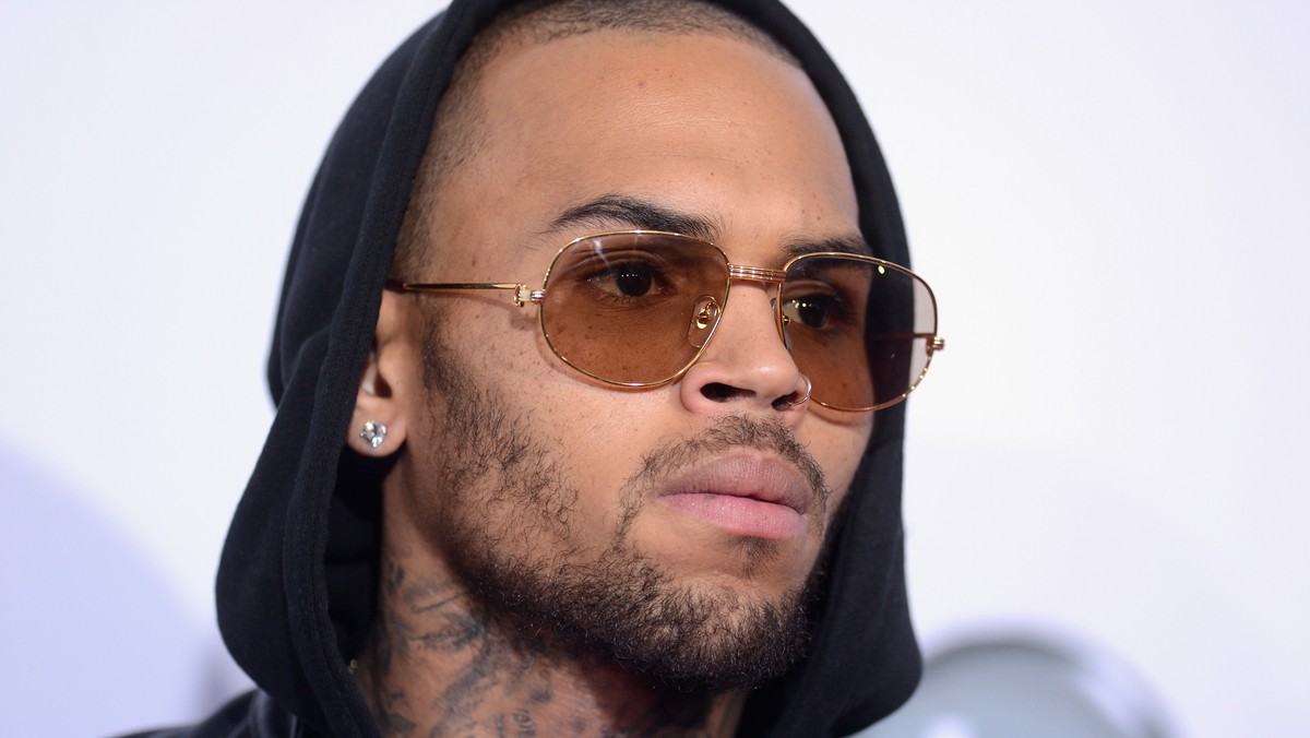 Chris Brown i scenarzystka komediowa Jenny Johnson wdali się w wyjątkowo wulgarną kłótnię na Twitterze. Potyczka, w której nie obyło się bez mocnych i seksistowskich komentarzy, zaowocowała usunięciem konta gwiazdora.