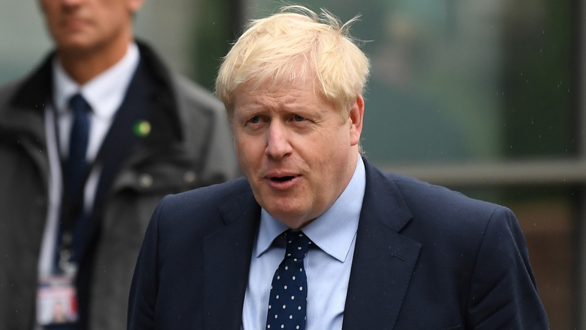 Brytyjski premier Boris Johnson odniósł się do doniesień, że 20 lat temu "w niewłaściwy sposób" dotykał dziennikarkę. Johnson powiedział, że opinia publiczna jest bardziej zainteresowana słuchaniem o jego planach dotyczących usług publicznych.