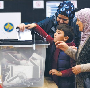 Kosowianie ukarali rząd za biedę i korupcję