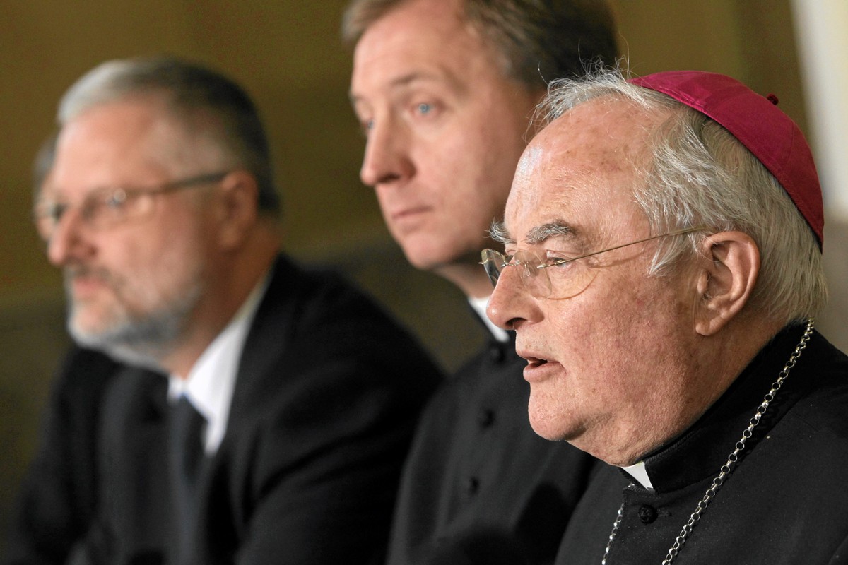 Szef Katolickiej Agencji Informacyjnej Marcin Przeciszewski, ksiądz Franciszek Longchamps de Berier i arcybiskup Henryk Hoser