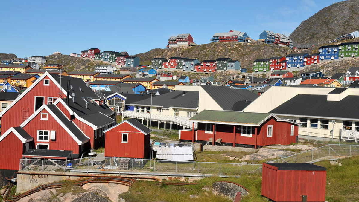 Nadzieje mieszkańców Grenlandii na dobrobyt i szybki rozwój kraju rozsypują się w gruzy. Największa wyspa świata miała rozwijać się błyskawicznie dzięki eksploatacji nieprzebranych zasobów mineralnych od złota i uranu po metale ziem rzadkich.