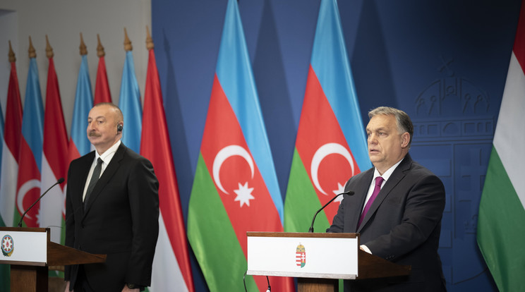 Orbán Vikto és Ilham Alijev azerbajdzsáni elnök közös sajtónyilatkozatot tesz megbeszélésüket követően a Karmelita kolostorban / Fotó: MTI/Miniszterelnöki Sajtóiroda/Benko Vivien Cher