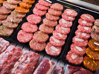 Roślinne substytuty mięsa oparte na białku roślinny mogą wyglądać i smakować łudząco podobnie do prawdziwego mięsa. W połączeniu z walorem ekologicznym sztuczne mięso jest produktem, który w ciągu 20 lat może zająć znaczną część tradycyjnego rynku