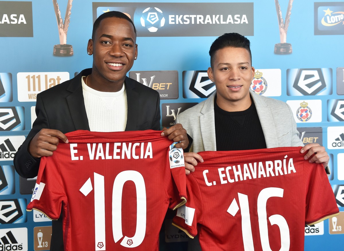 Lotto Ekstraklasa: Wisła zaprezentowała nowych piłkarzy. Valencia i Echavarria powitani pod Wawelem