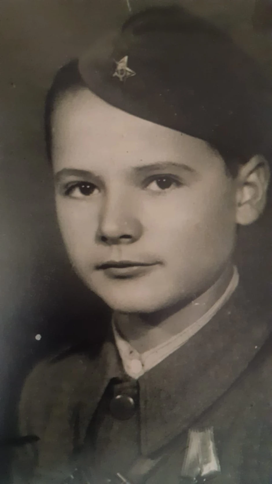 Kurir Miša u partizanskoj uniformi