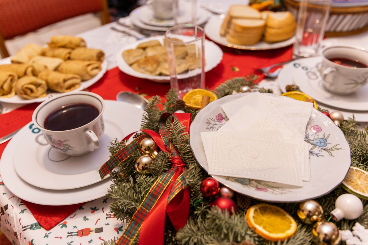 Polacy wyrzucają tony jedzenia po świętach. Skala marnotrawstwa zaskakuje