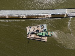 Przekop Mierzei Wiślanej: trwa budowa sztucznej wyspy na zamarzniętym Zalewie Wiślanym