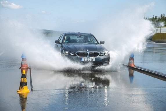 Test opon całorocznych w rozmiarze 225/50 R17