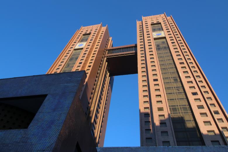 Bliźniacze wieże hotelu "Koryo" w Pjongjangu, w którym na 45. piętrze znajduje się także obrotowa restauracja (fot. Koryo Tours)