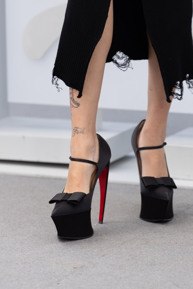 Ekstravagantne cipele Christian Louboutin x Matières Fécales