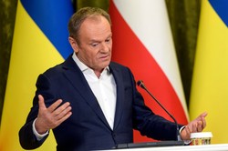 Szokujący fake news. Zasugerowali w nagraniu, że Tusk wysłał SMS-a do ambasadora Niemiec