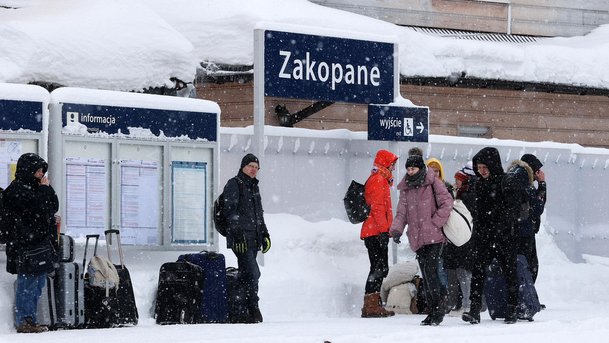 Utrudnienia na trasie kolejowej Kraków — Zakopane. Ponad 100 minut opóźnienia