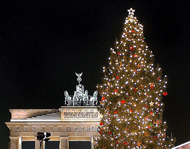 berlin, choinka przed Bramą Brandenburgską