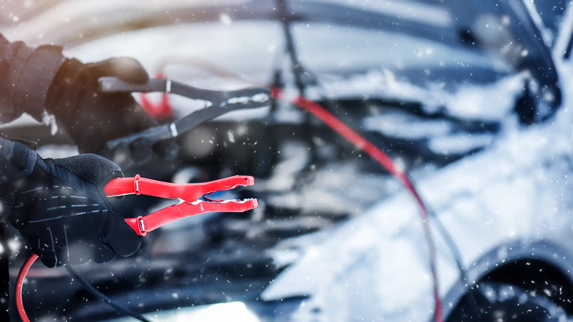 Przygotuj się na prawdziwy atak zimy. Boosterem odpalisz auto w chwilę