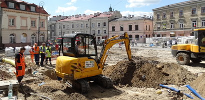 Remont deptaka się przedłuża. Piesi tracą cierpliwość