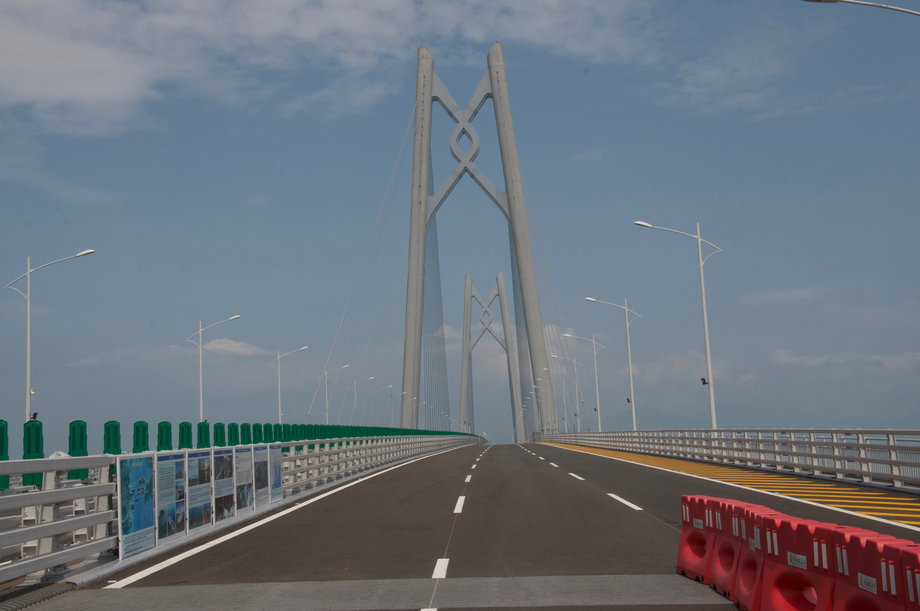 Łączna długość mostu Hongkong-Zhuhai-Makau to 55 km