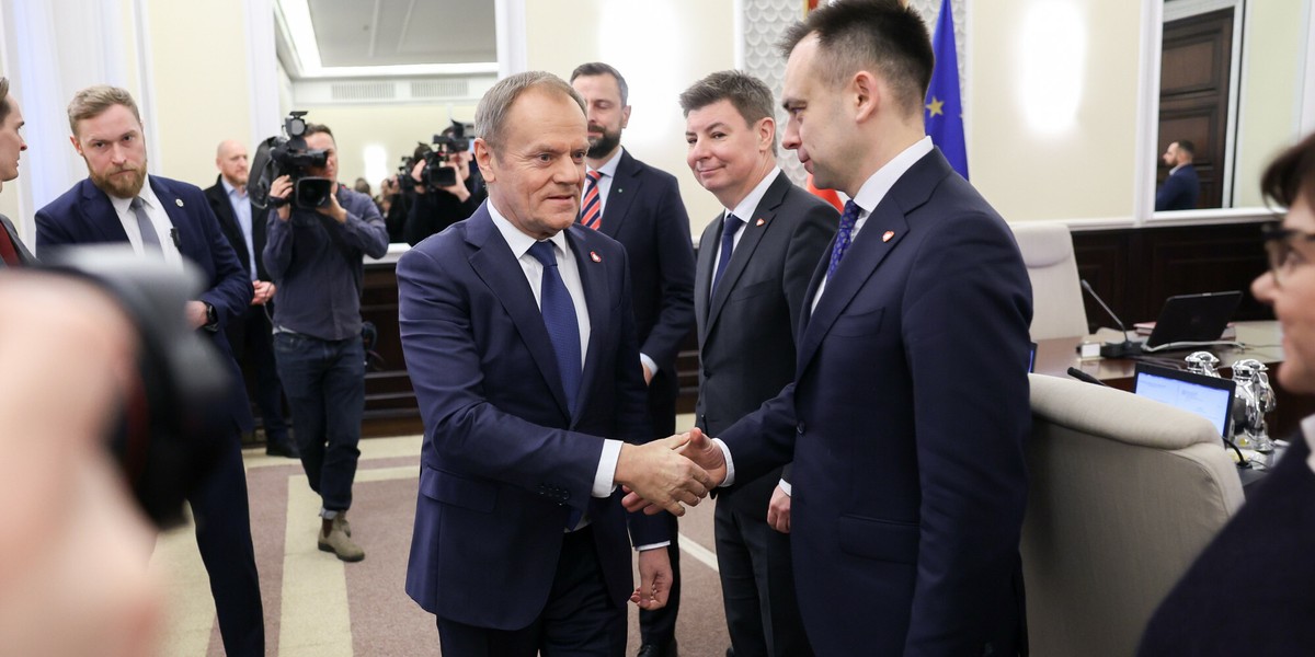 Donald Tusk i minister finansów Andrzej Domański przed posiedzeniem rządu