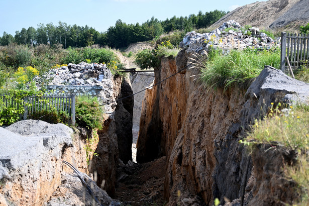 Osuwisko ziemi w rejonie kopalni w miejscowości Dziewiątle