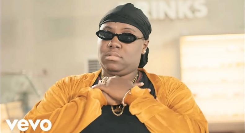 Teni in her video for 'Case.' (Dr. Dolor)