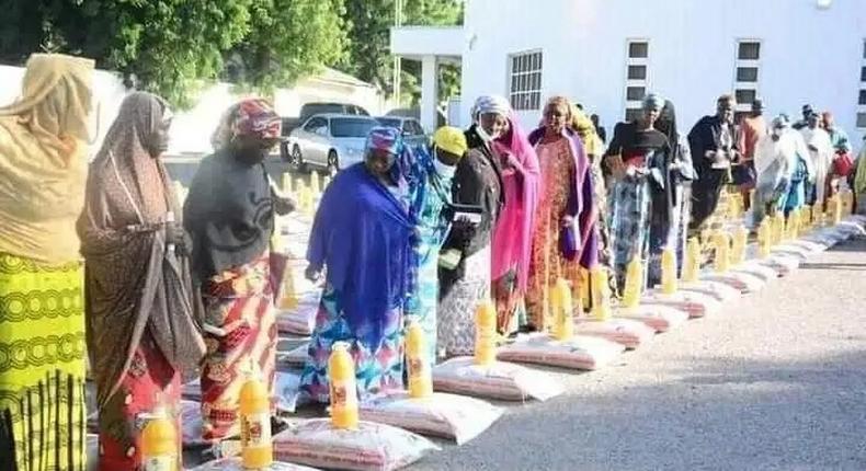 Borno Gov’s wife supports 400 widows with cash, foodstuffs for Christmas/Illustration [News Band]