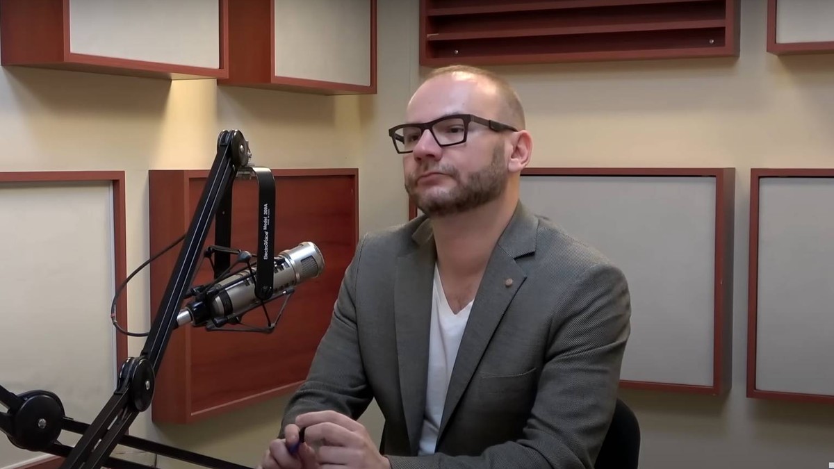 Megszűnik Kadarkai Endre két műsora, a Szavakon túl és a Lélekben