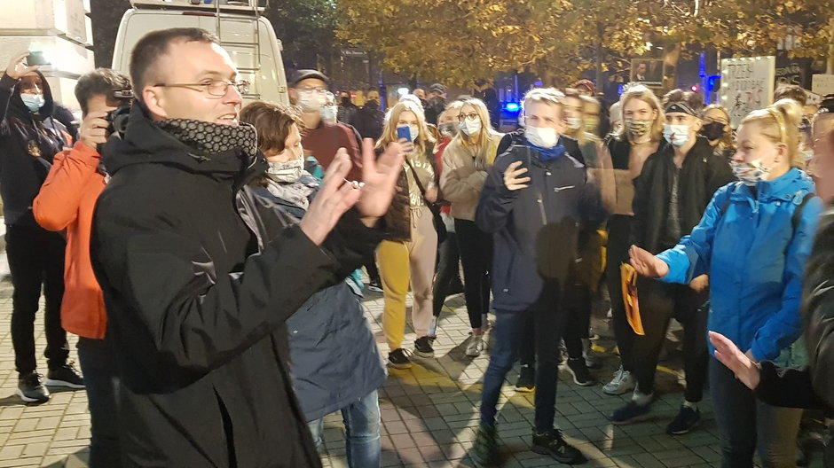 Archidiecezja odcina się od się księdza, który rozmawiał z protestującymi w Katowicach