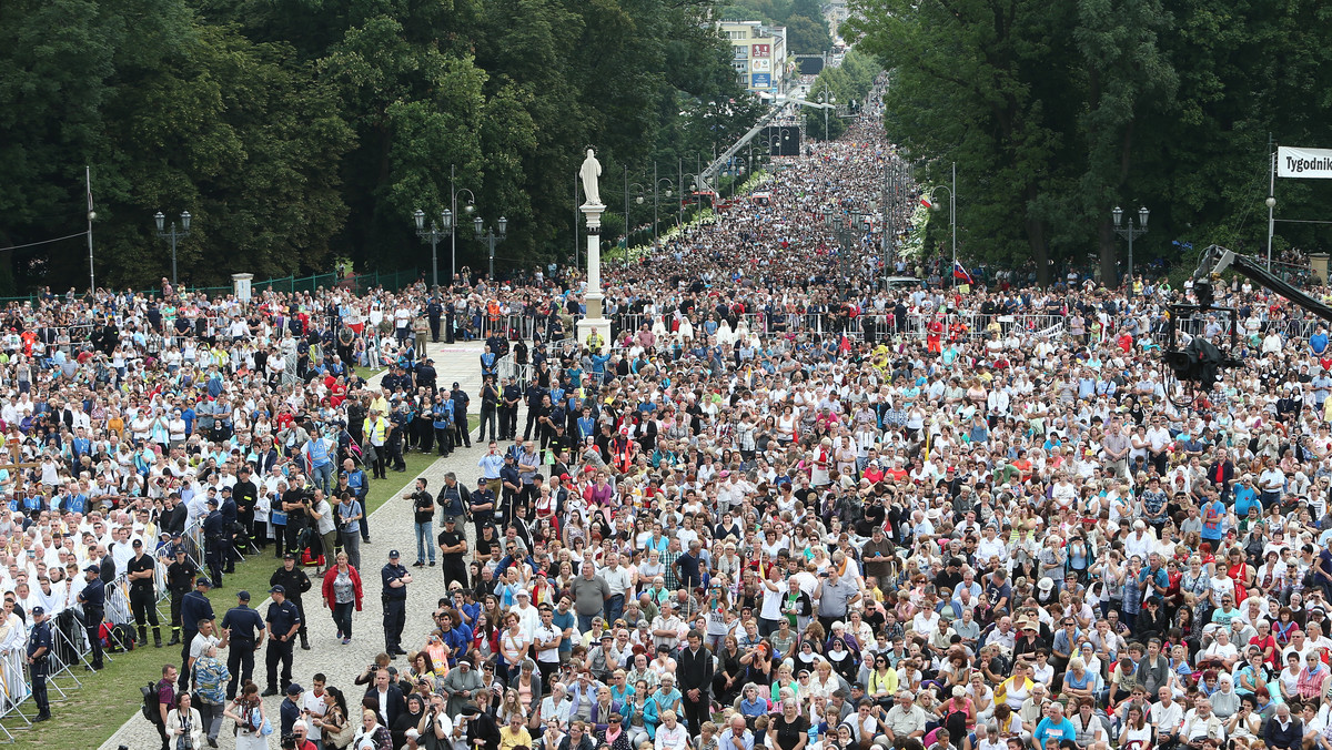 Podczas mszy świętej w Częstochowie - odbywającej się w ramach ŚDM 2016 - u jednej z uczestniczek rozpoczęła się akcja porodowa. Wkrótce urodziła zdrową dziewczynkę. Maleńka dostała na drugie imię Franciszka - podały dziś służby ratunkowe. Do tej pory pomocy udzielono ponad 3 tys. osób.