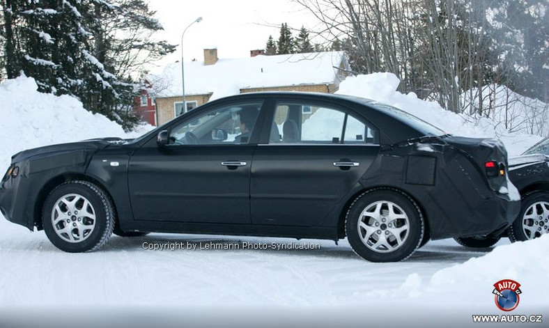 Zdjęcia szpiegowskie: odmłodzony Hyundai Sonata w przyszłym roku