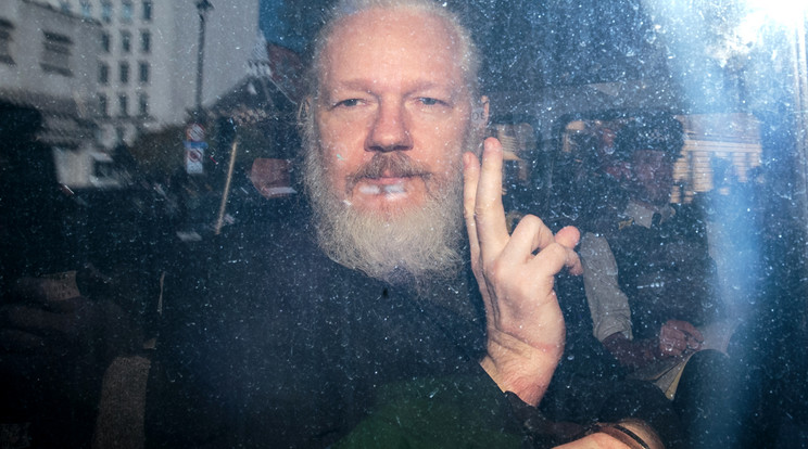 Julian Assange állítólag elviselhetetlen volt: előfordult, hogy fekáliával kente be a falat